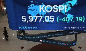 thumbnail - 10월 외국인 12조원 순매도…